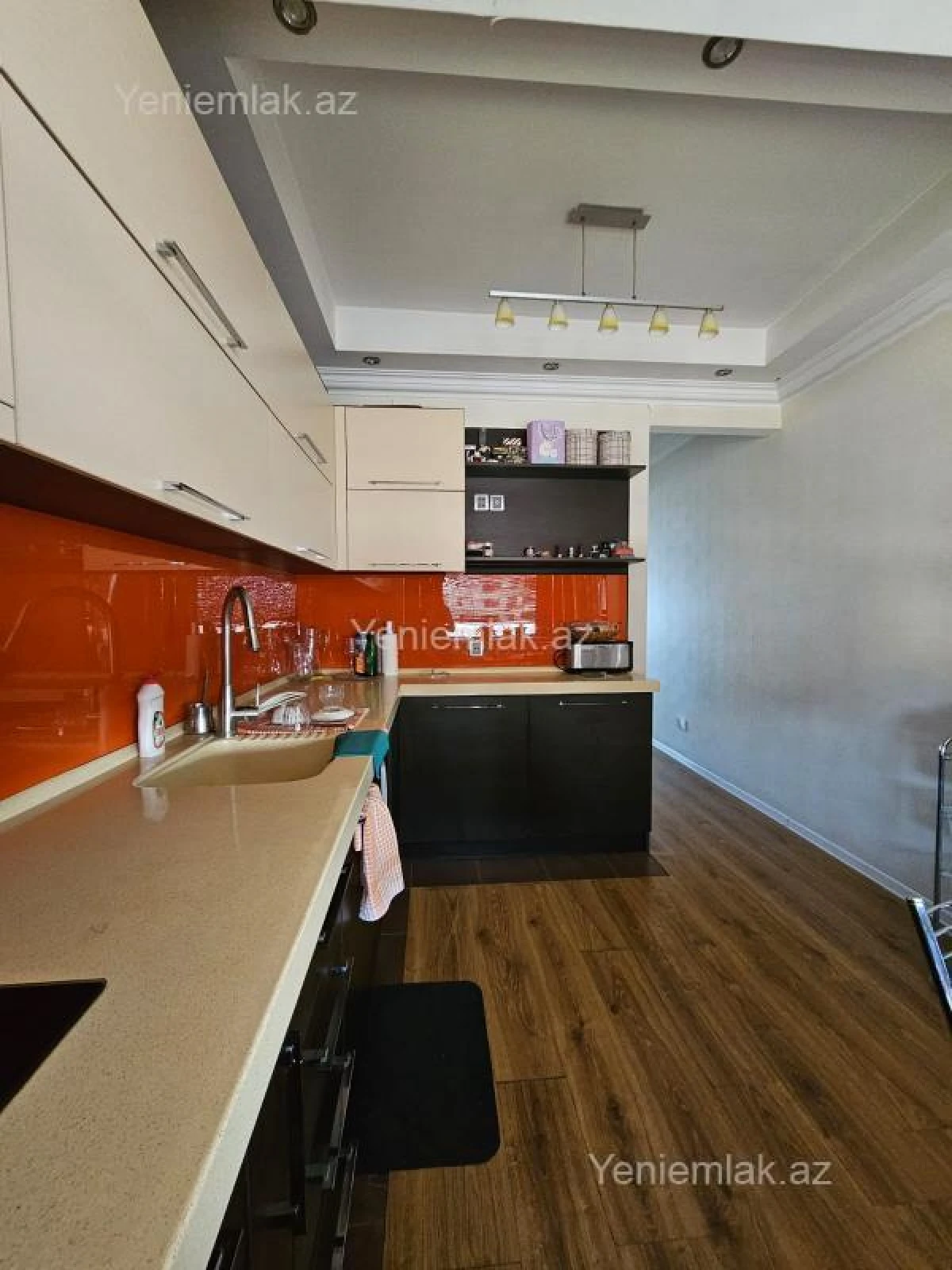 Satılır 4 otaqlı köhnə tikili 110 m²