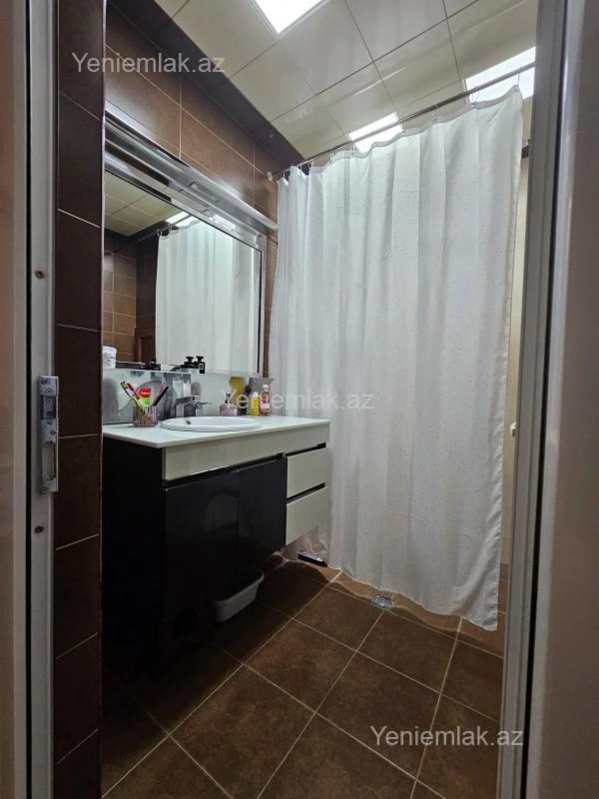 Satılır 4 otaqlı köhnə tikili 110 m²