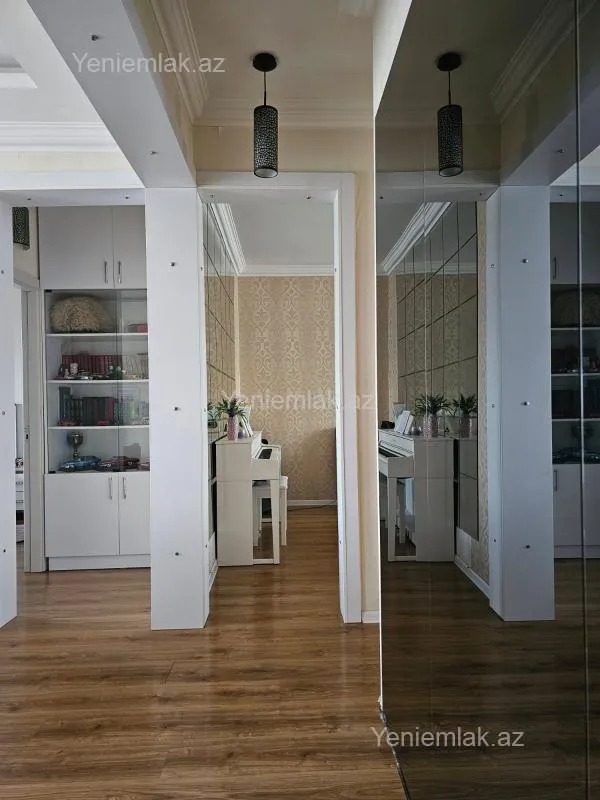 Satılır 4 otaqlı köhnə tikili 110 m²