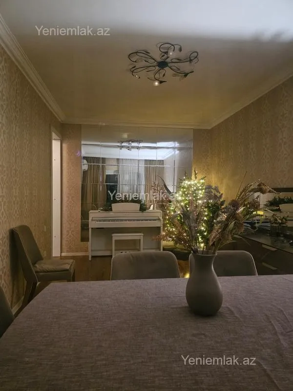 Satılır 4 otaqlı köhnə tikili 110 m²