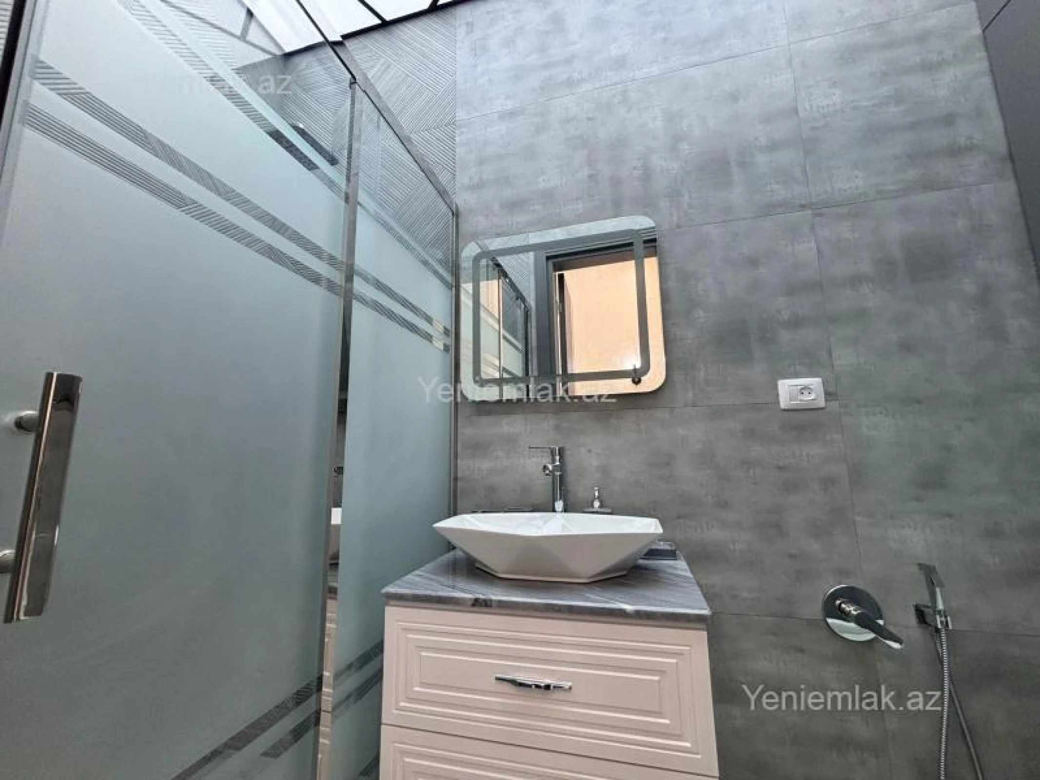 Satılır 4 otaqlı həyət evi 200 m²