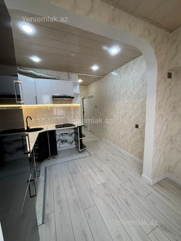 Satılır 2 otaqlı köhnə tikili 60 m²