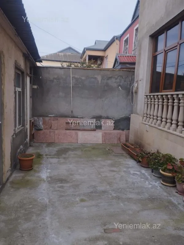 Satılır 5 otaqlı həyət evi 200 m²
