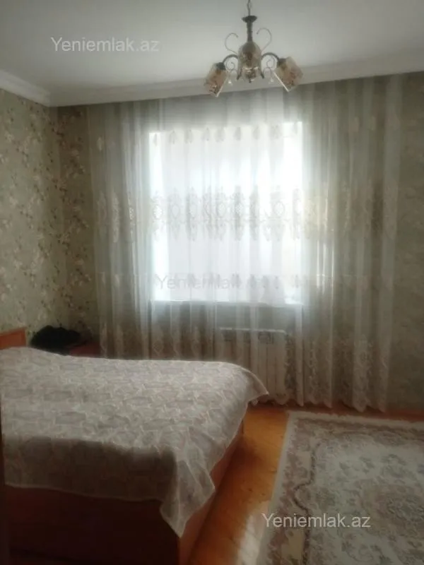 Satılır 5 otaqlı həyət evi 200 m²