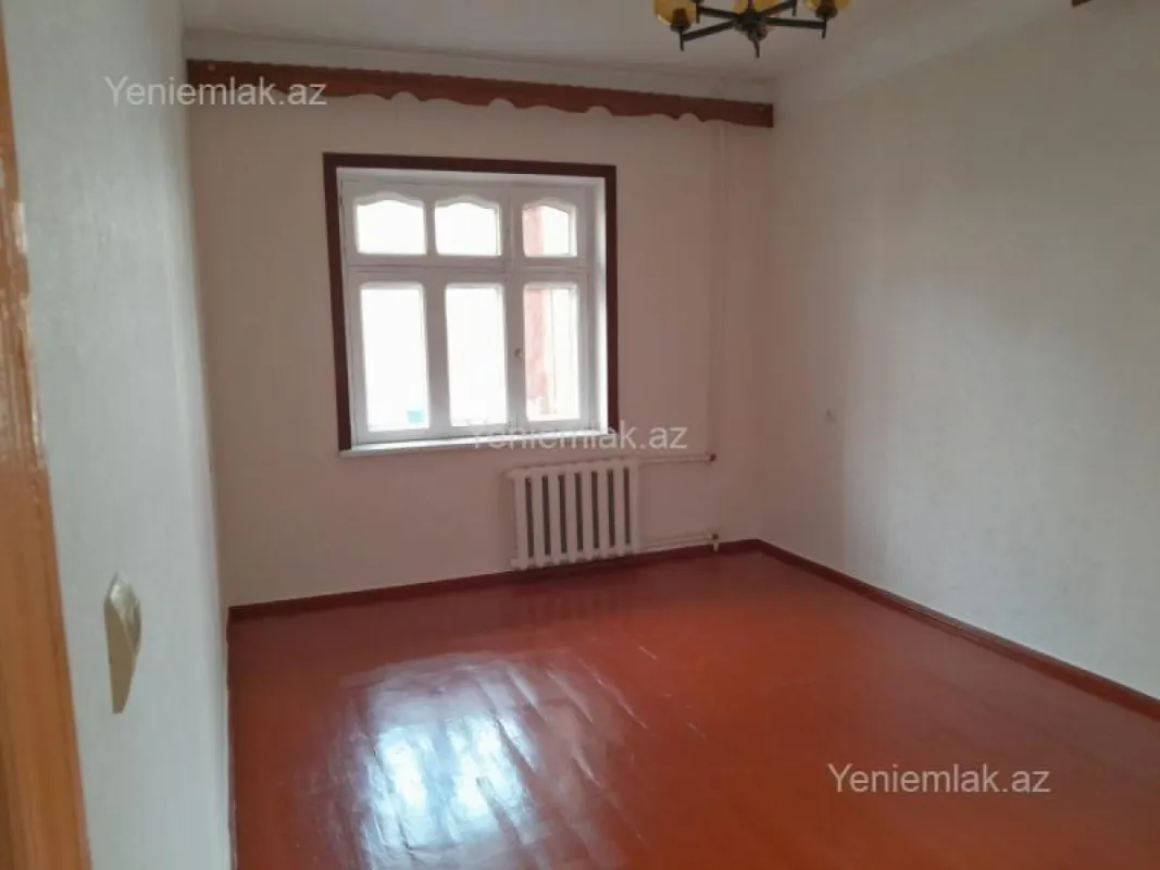 Satılır 2 otaqlı köhnə tikili 71 m²