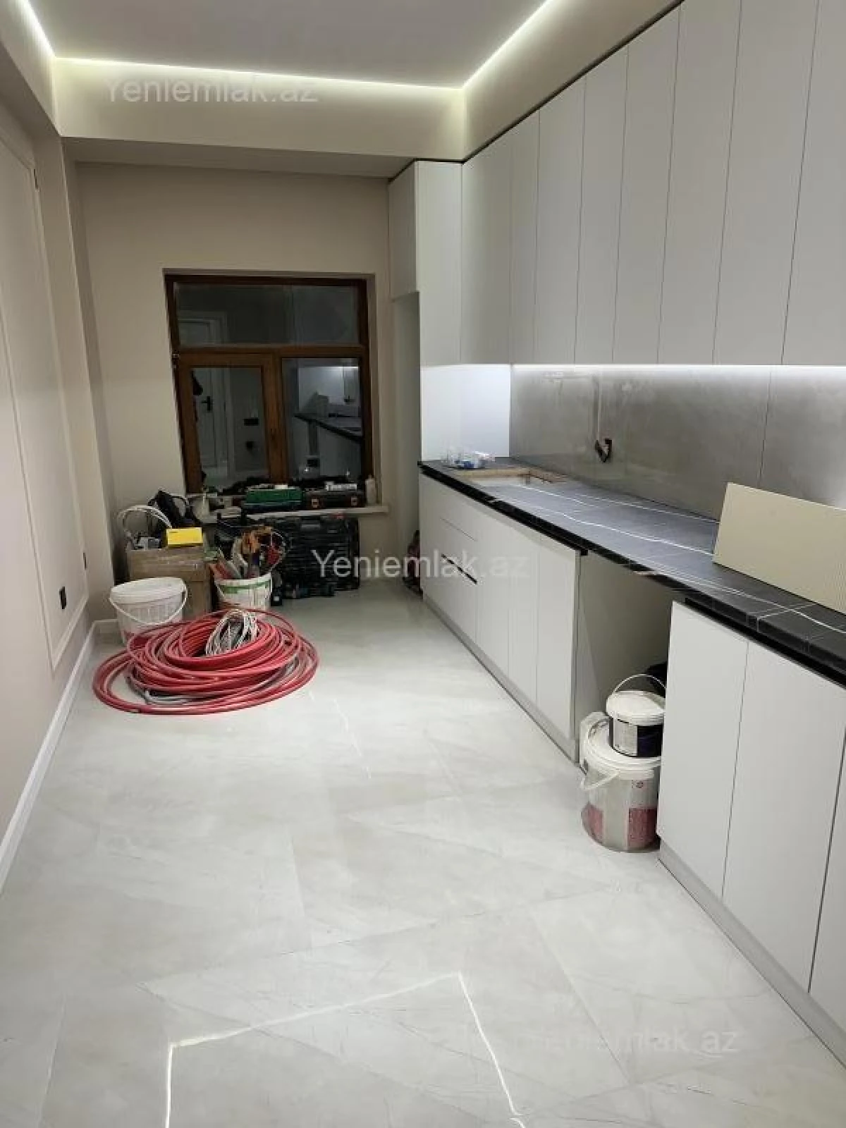 Satılır 3 otaqlı yeni tikili 100 m²