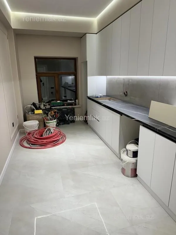 Satılır 3 otaqlı yeni tikili 100 m²