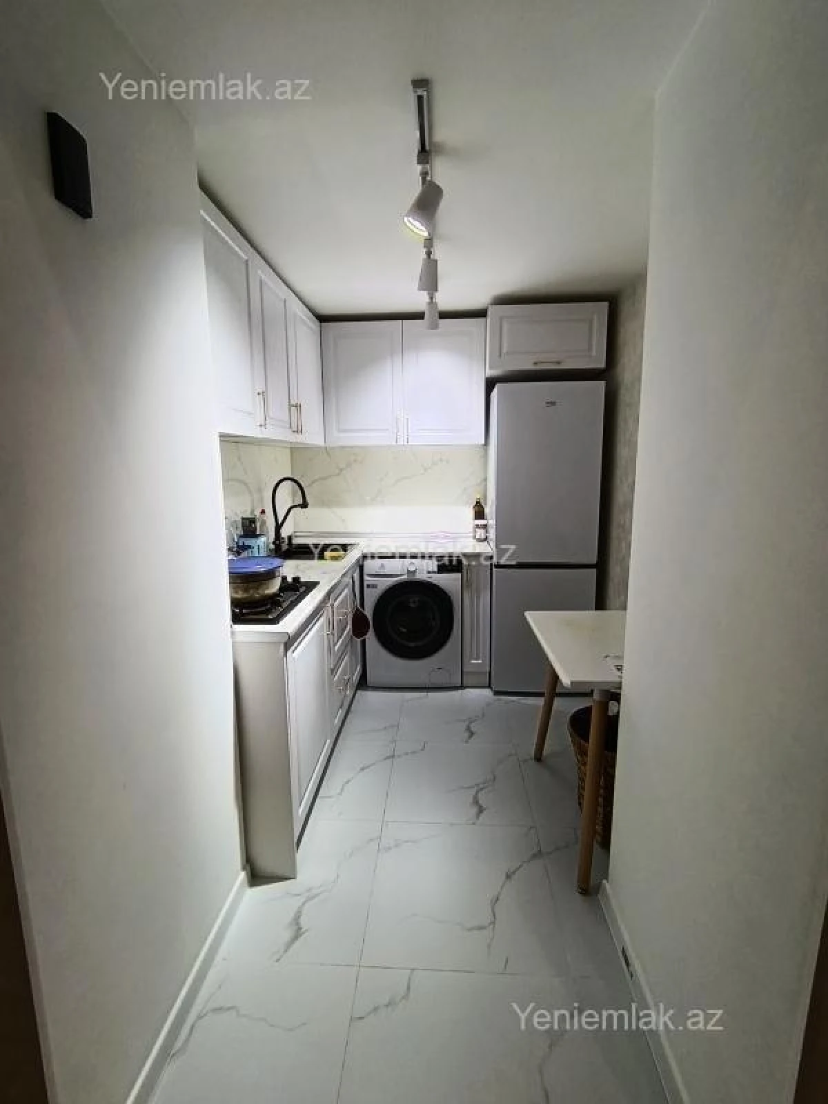 Satılır 2 otaqlı köhnə tikili 80 m²