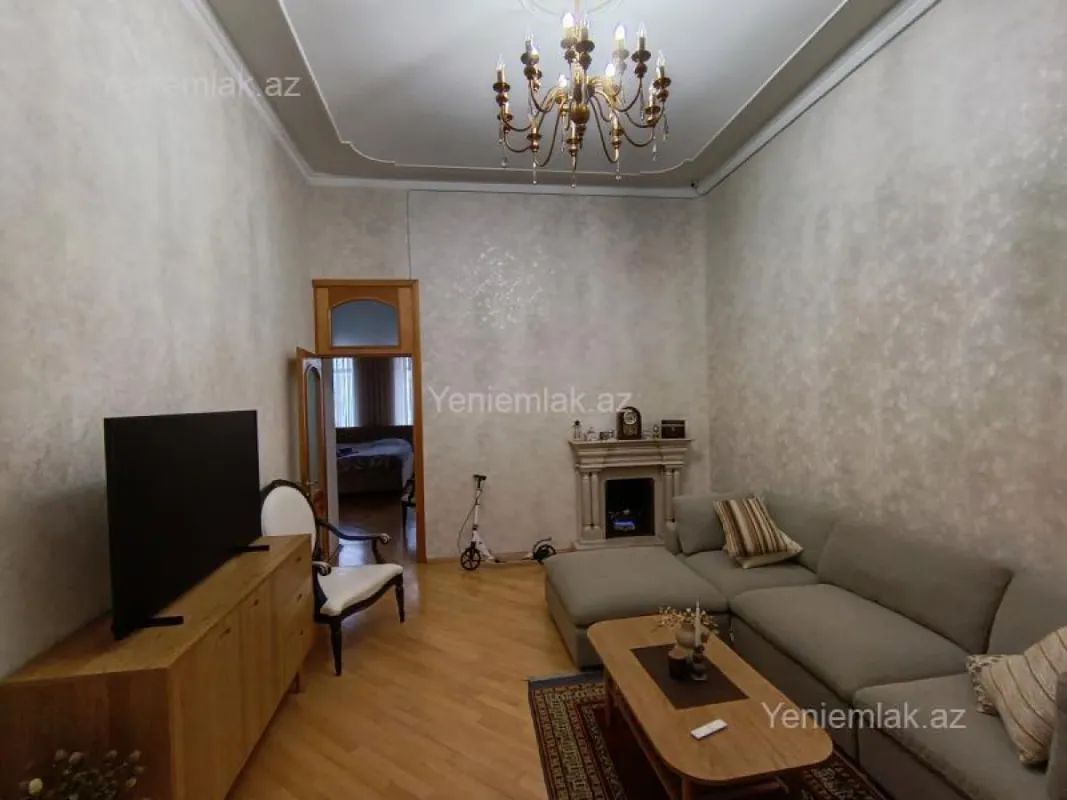 Satılır 2 otaqlı köhnə tikili 80 m²