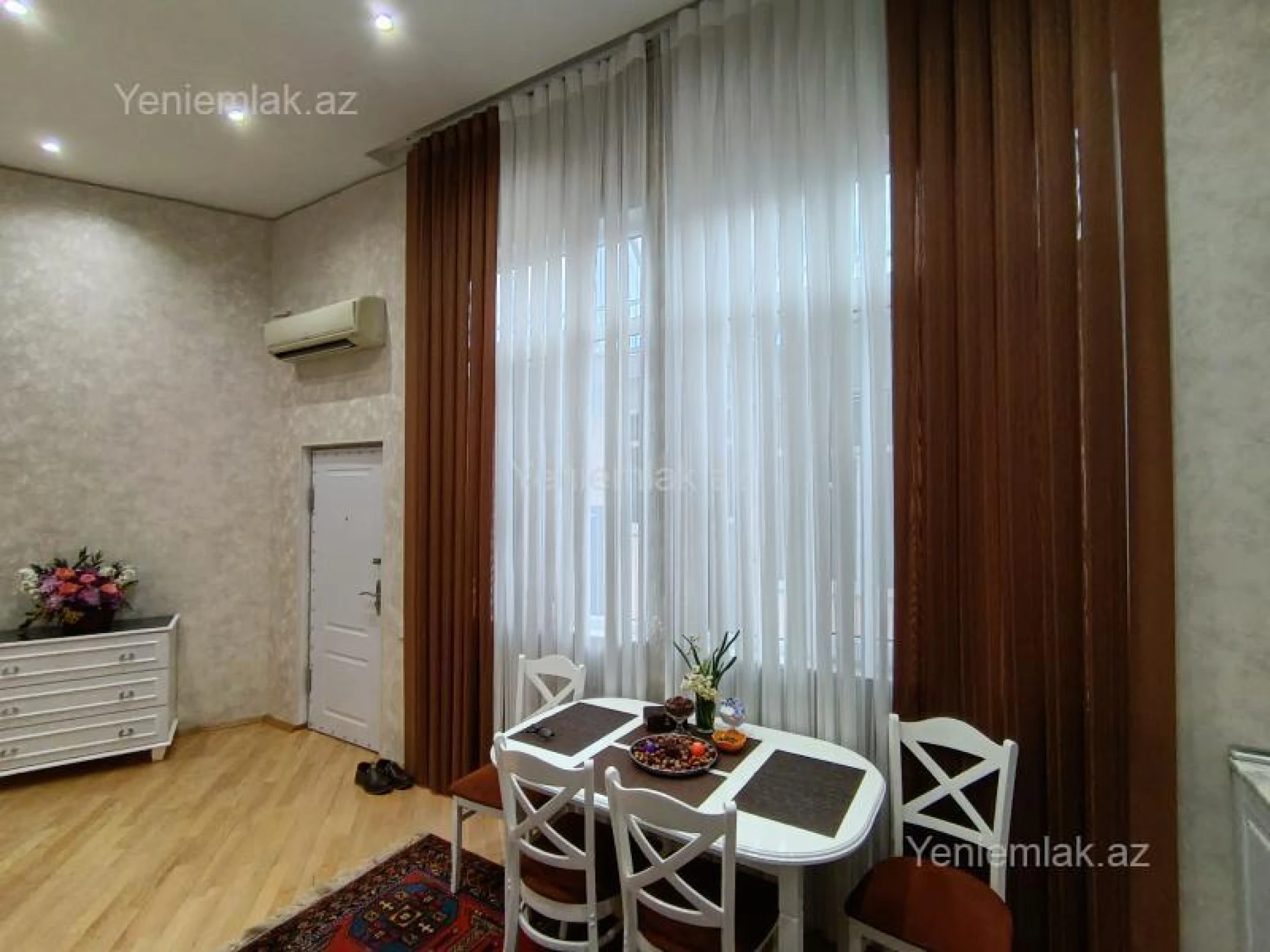 Satılır 2 otaqlı köhnə tikili 80 m²