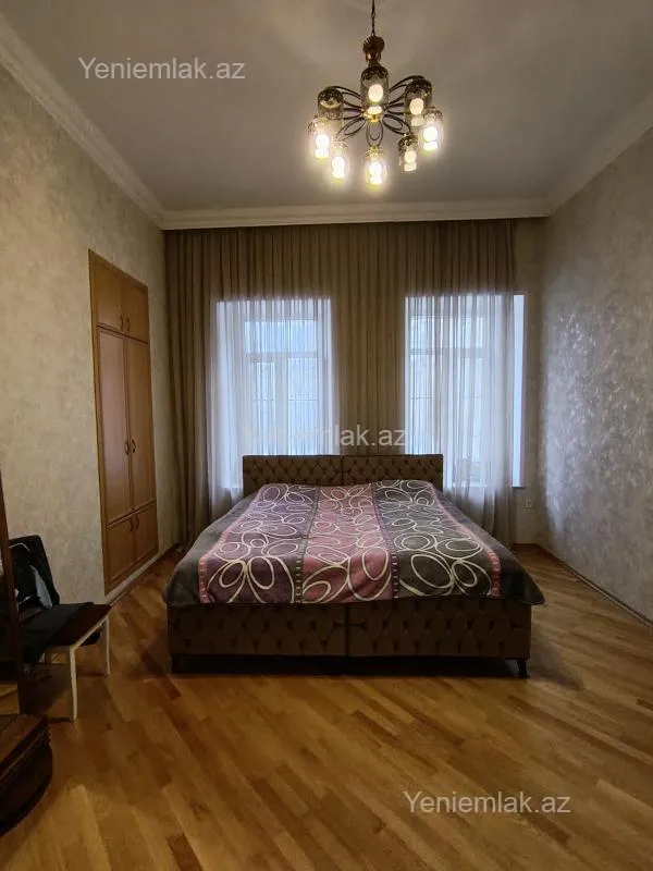 Satılır 2 otaqlı köhnə tikili 80 m²