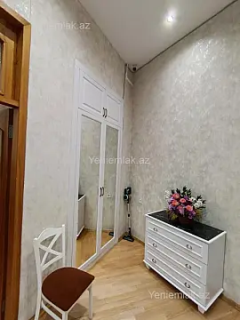 Satılır 2 otaqlı köhnə tikili 80 m²