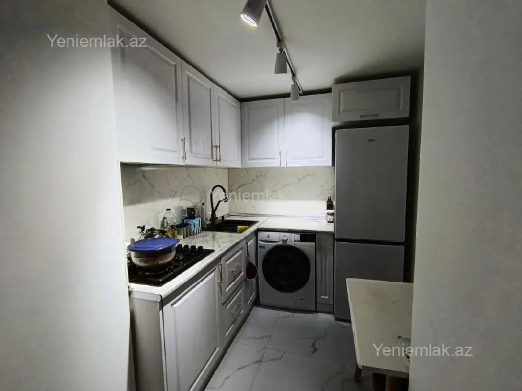 Satılır 2 otaqlı köhnə tikili 80 m²