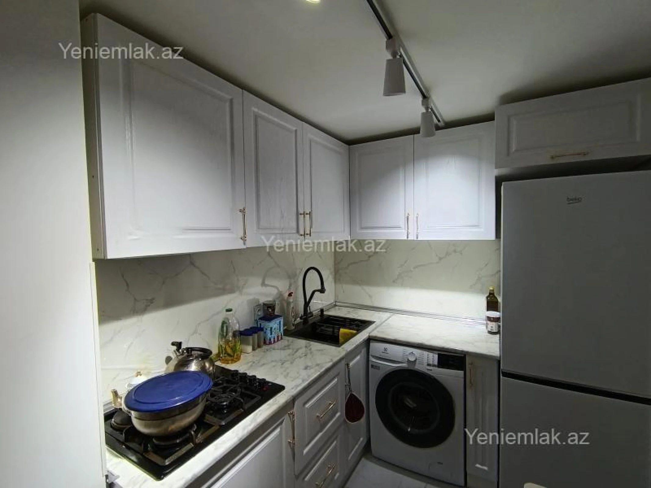 Satılır 2 otaqlı köhnə tikili 80 m²