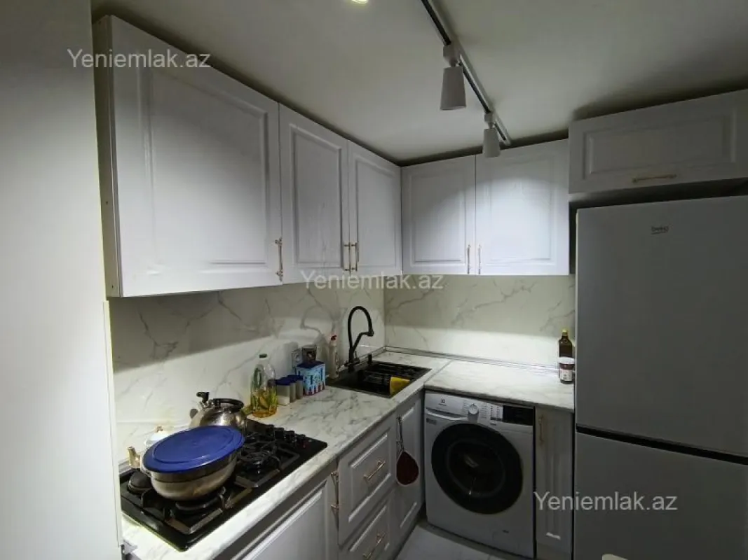 Satılır 2 otaqlı köhnə tikili 80 m²