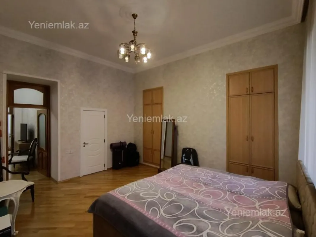 Satılır 2 otaqlı köhnə tikili 80 m²