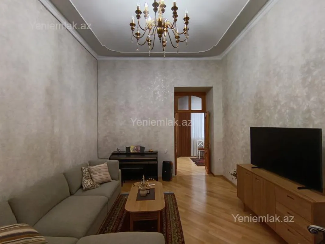 Satılır 2 otaqlı köhnə tikili 80 m²