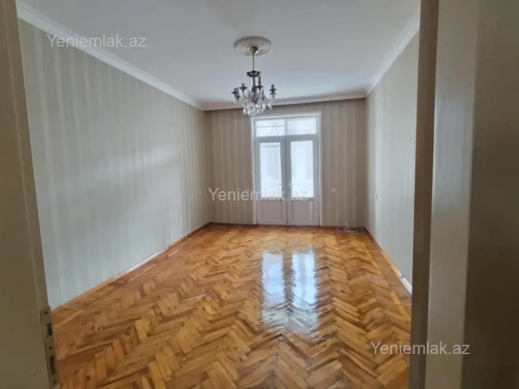 Satılır 2 otaqlı köhnə tikili 70 m²