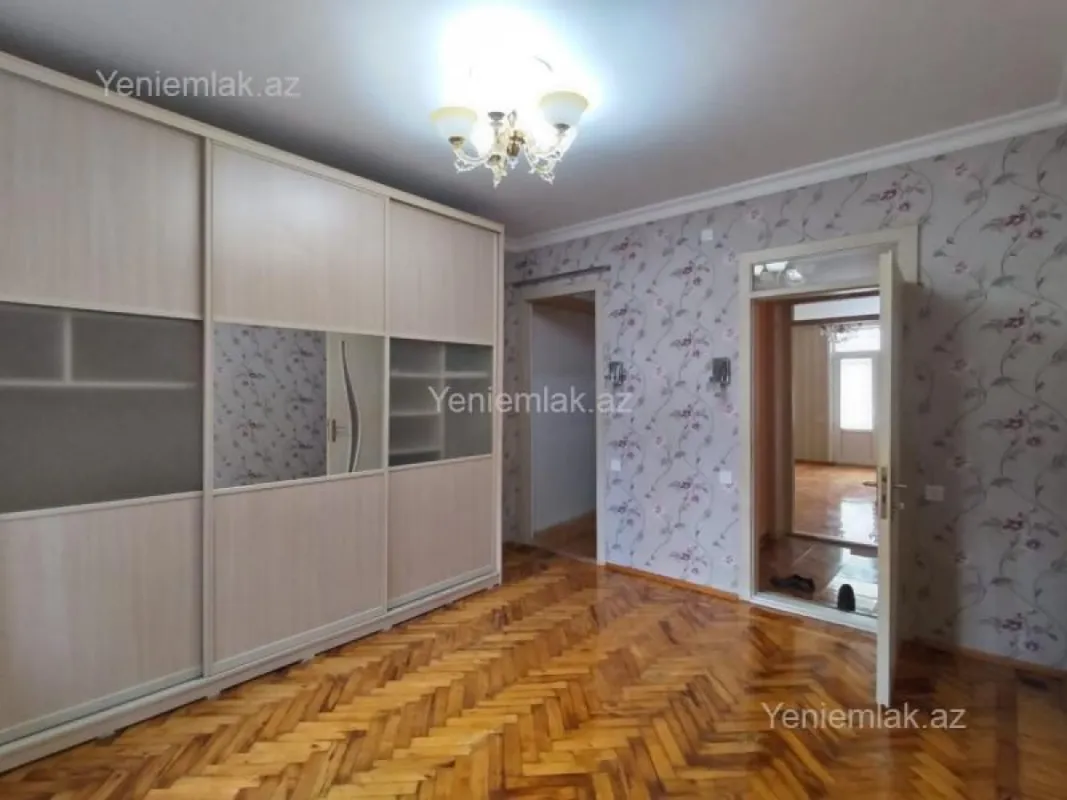 Satılır 2 otaqlı köhnə tikili 70 m²