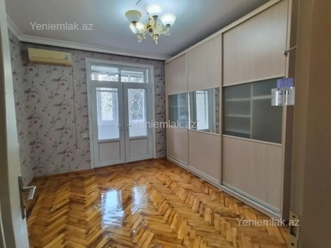 Satılır 2 otaqlı köhnə tikili 70 m²
