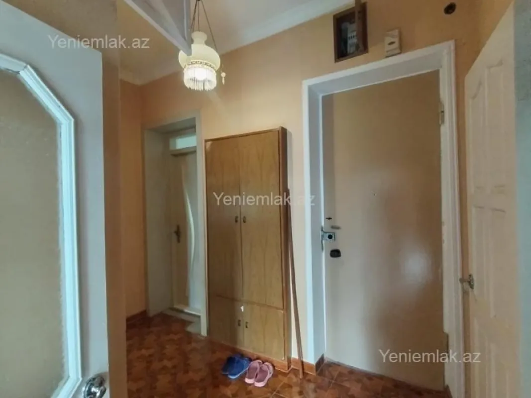 Satılır 2 otaqlı köhnə tikili 70 m²