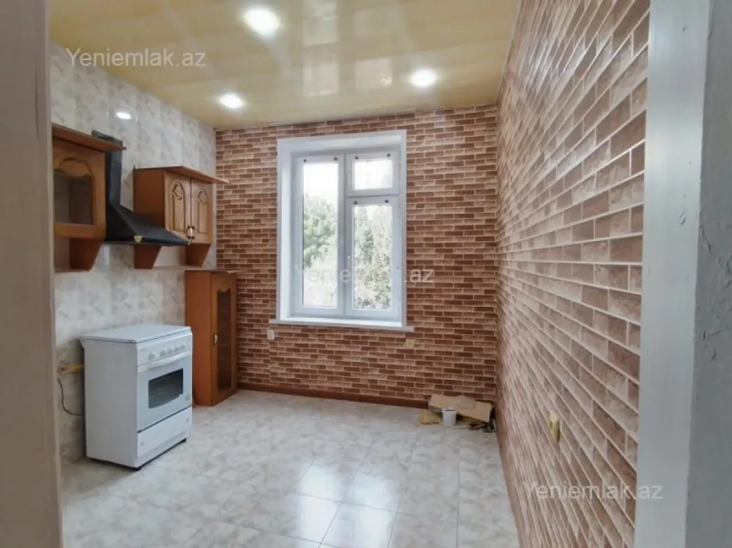 Satılır 2 otaqlı köhnə tikili 70 m²