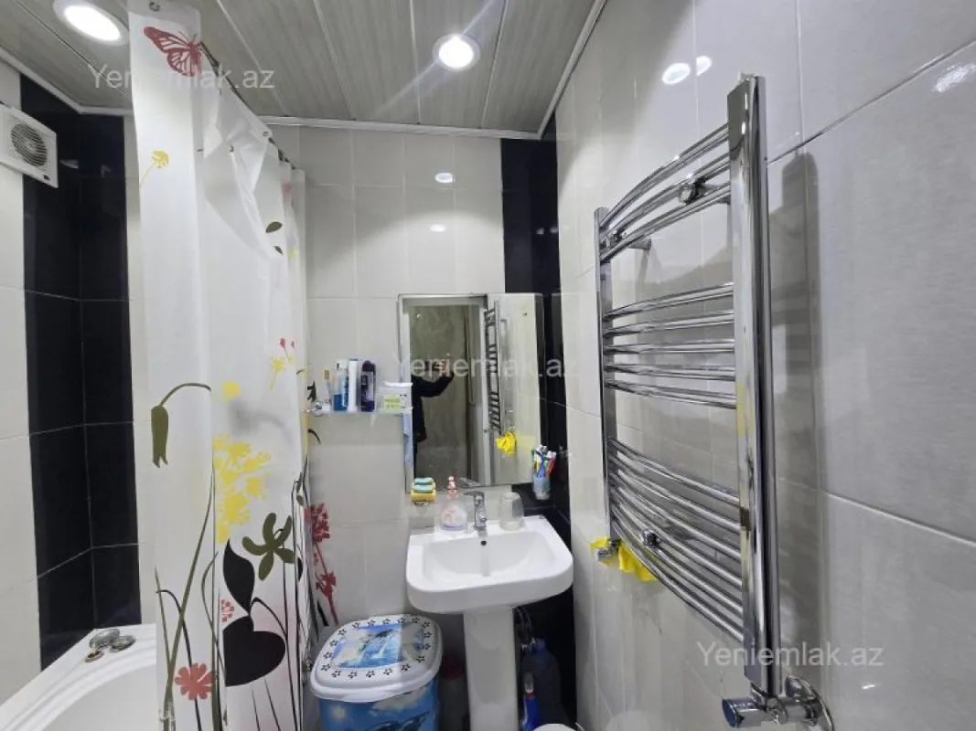 Satılır 3 otaqlı köhnə tikili 74 m²