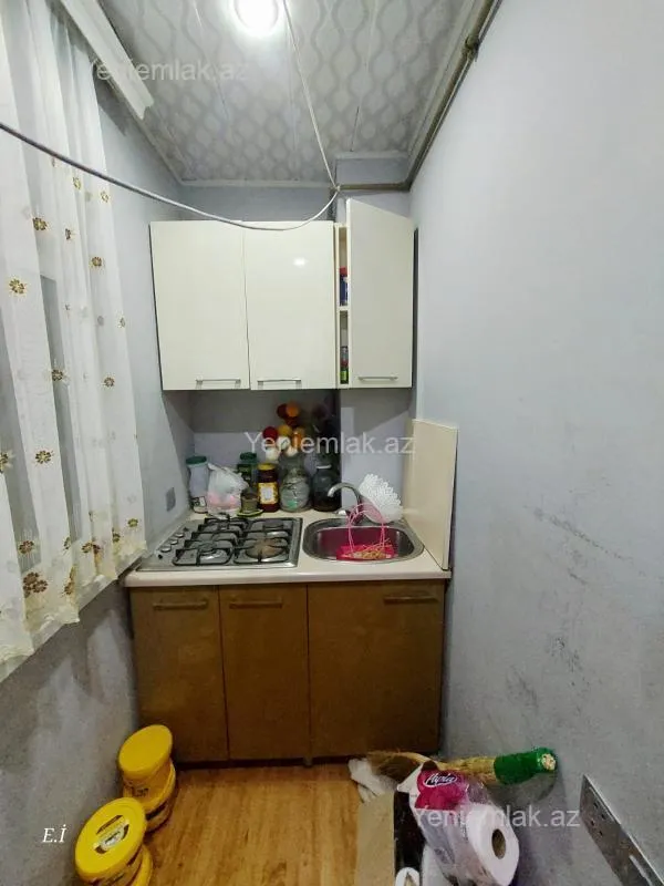 Satılır 4 otaqlı köhnə tikili 82 m²