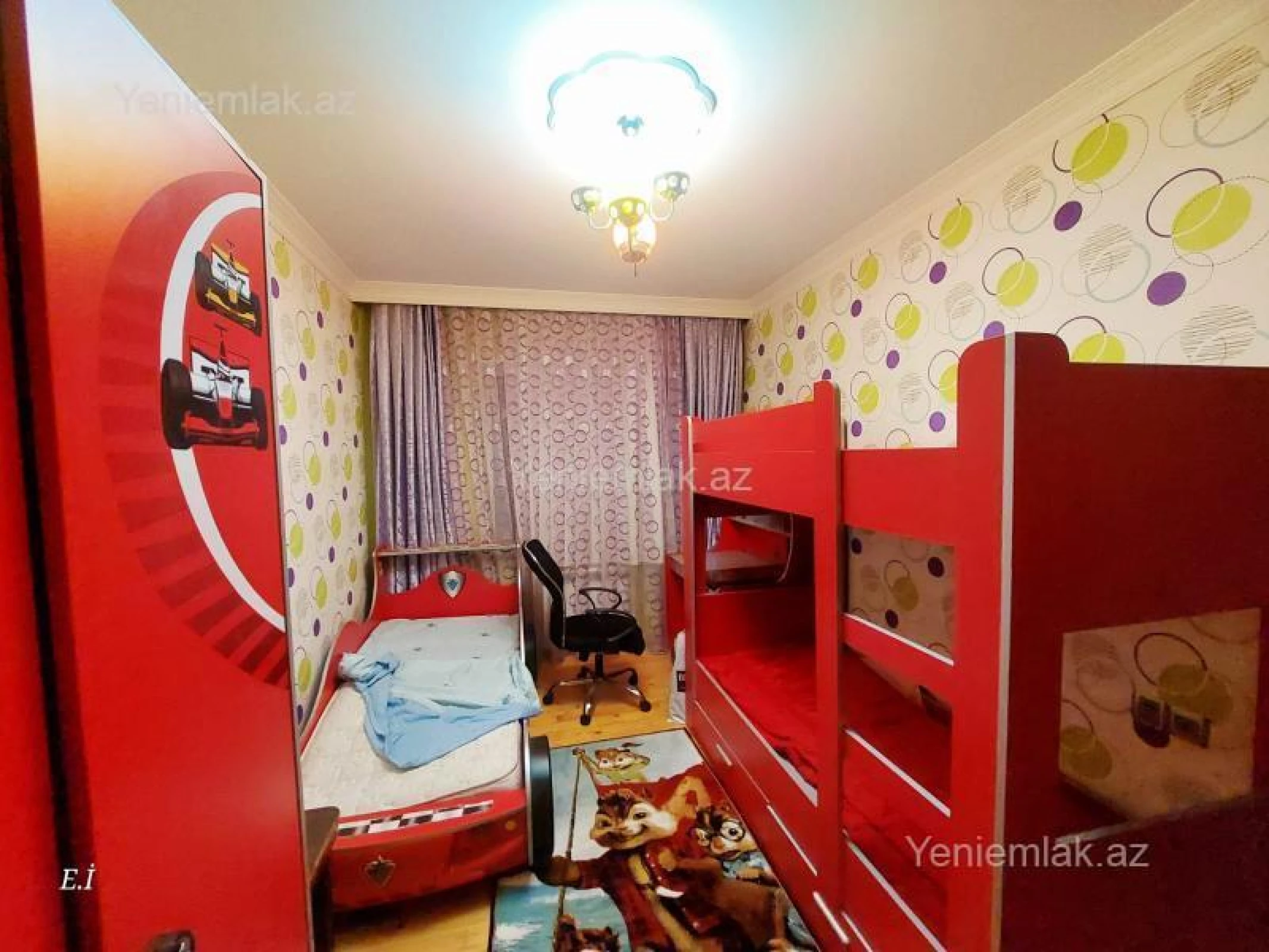 Satılır 4 otaqlı köhnə tikili 82 m²