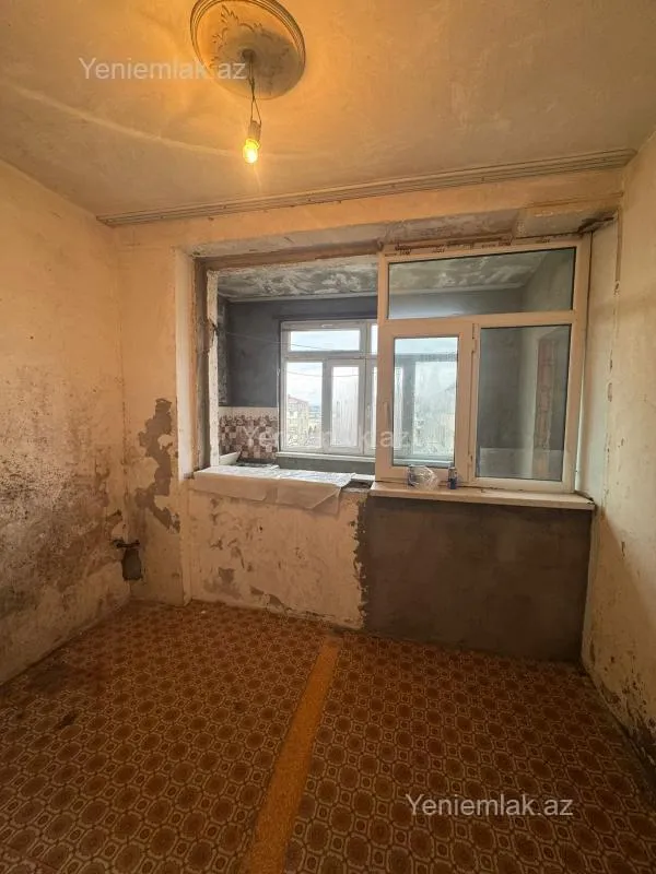 Satılır 1 otaqlı köhnə tikili 35 m²