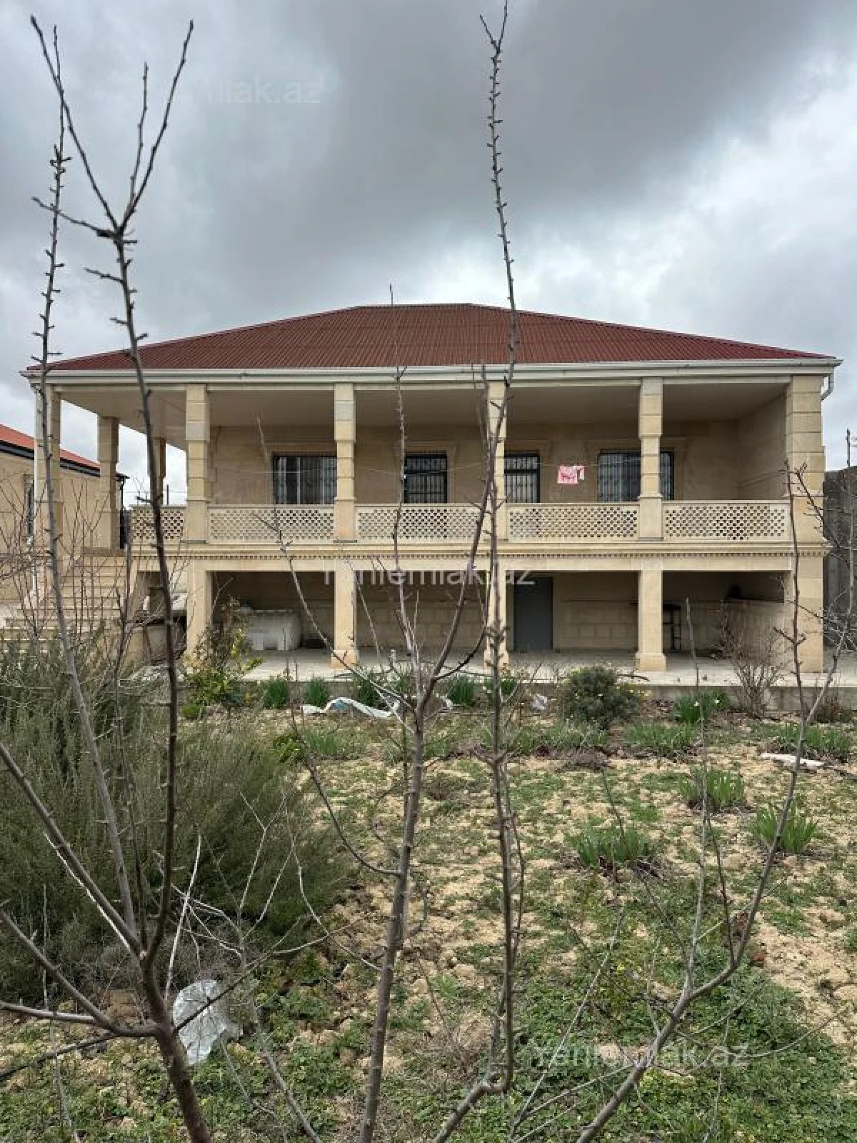 Satılır 4 otaqlı həyət evi 280 m²