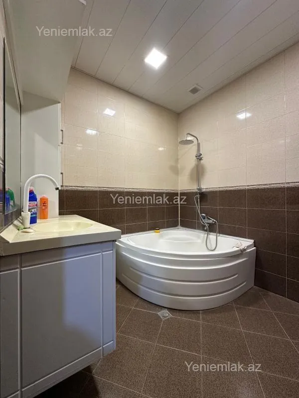 Satılır 4 otaqlı həyət evi 280 m²