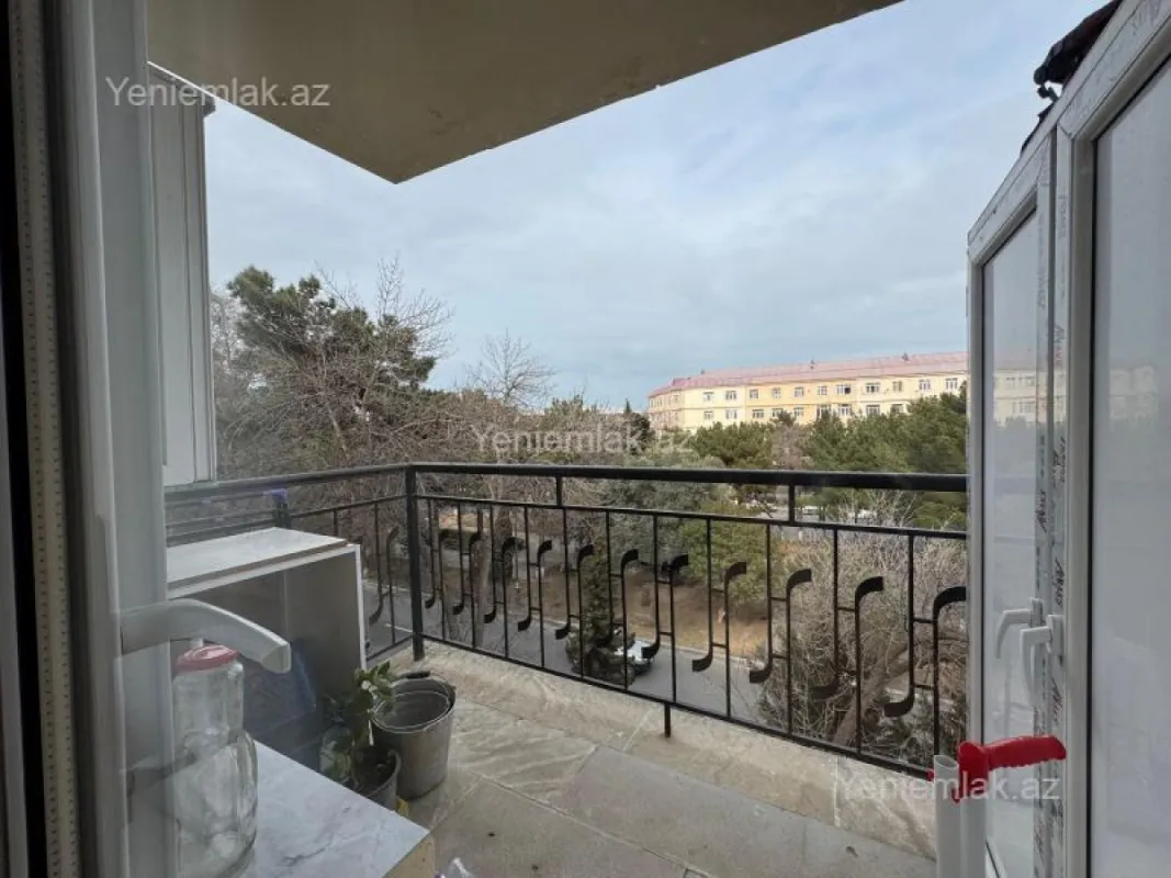 Satılır 4 otaqlı köhnə tikili 80 m²