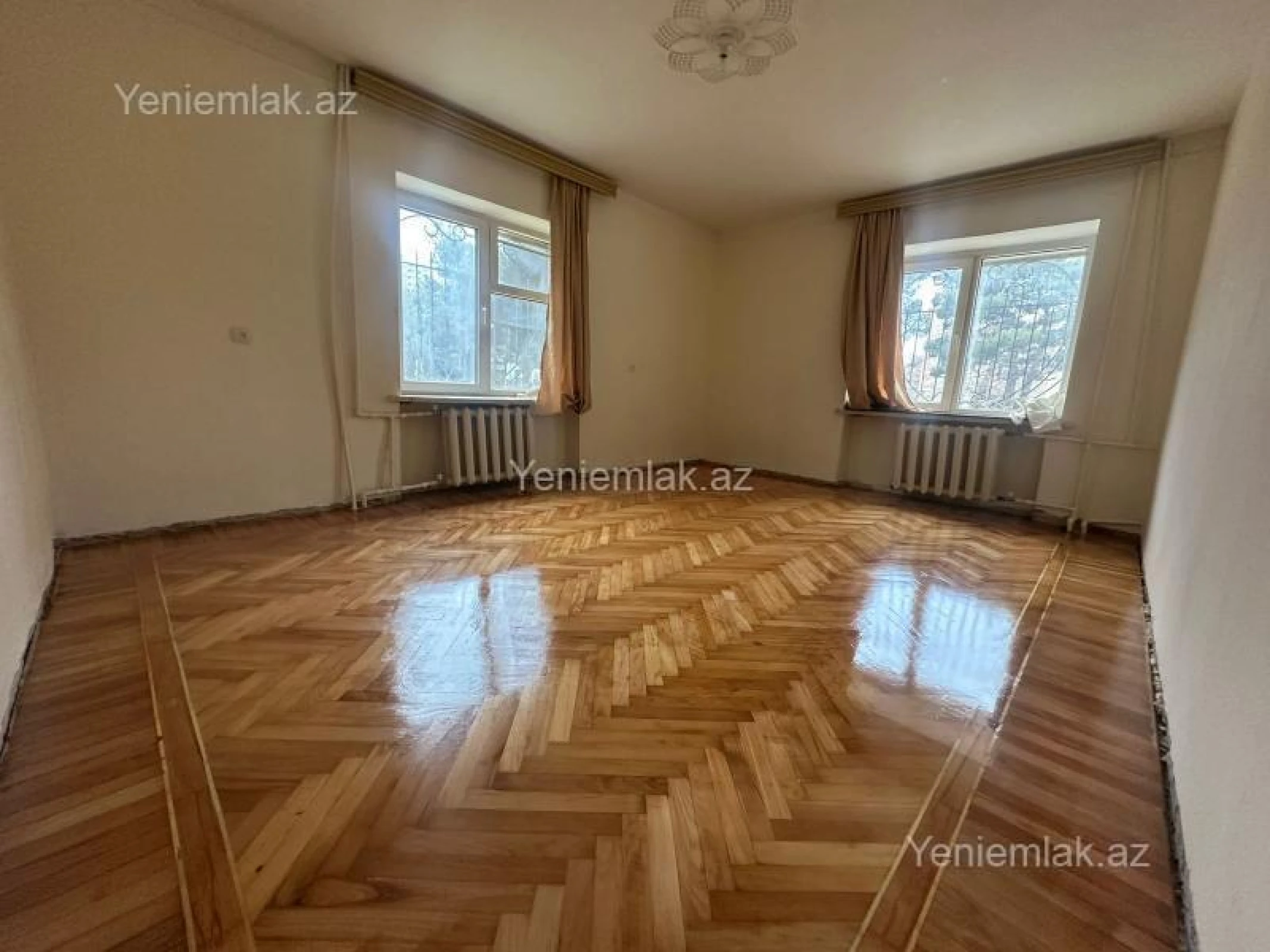 Satılır 2 otaqlı köhnə tikili 55 m²