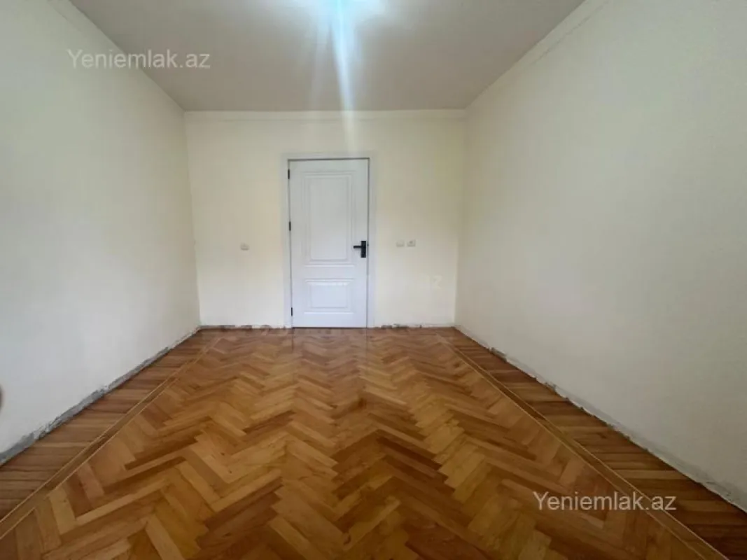 Satılır 2 otaqlı köhnə tikili 55 m²