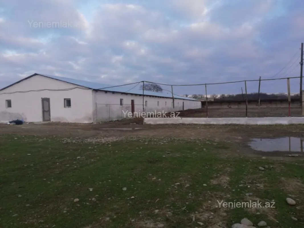 Satılır 10 otaqlı obyekt 4200 m²