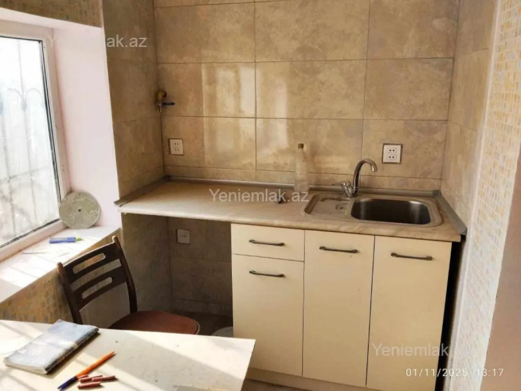 Satılır 8 otaqlı həyət evi 100 m²