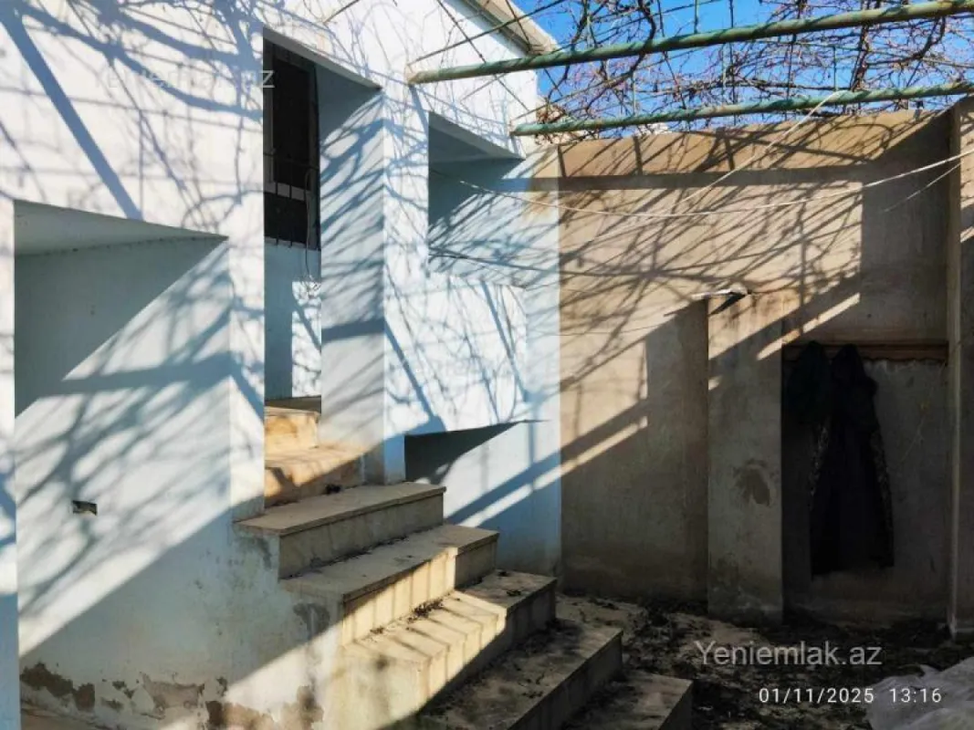 Satılır 8 otaqlı həyət evi 100 m²