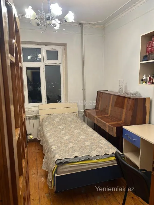 Satılır 3 otaqlı köhnə tikili 70 m²