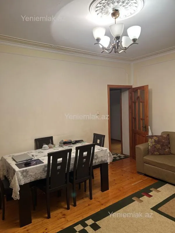Satılır 3 otaqlı köhnə tikili 70 m²