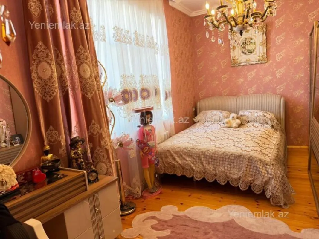 Satılır 6 otaqlı həyət evi 260 m²