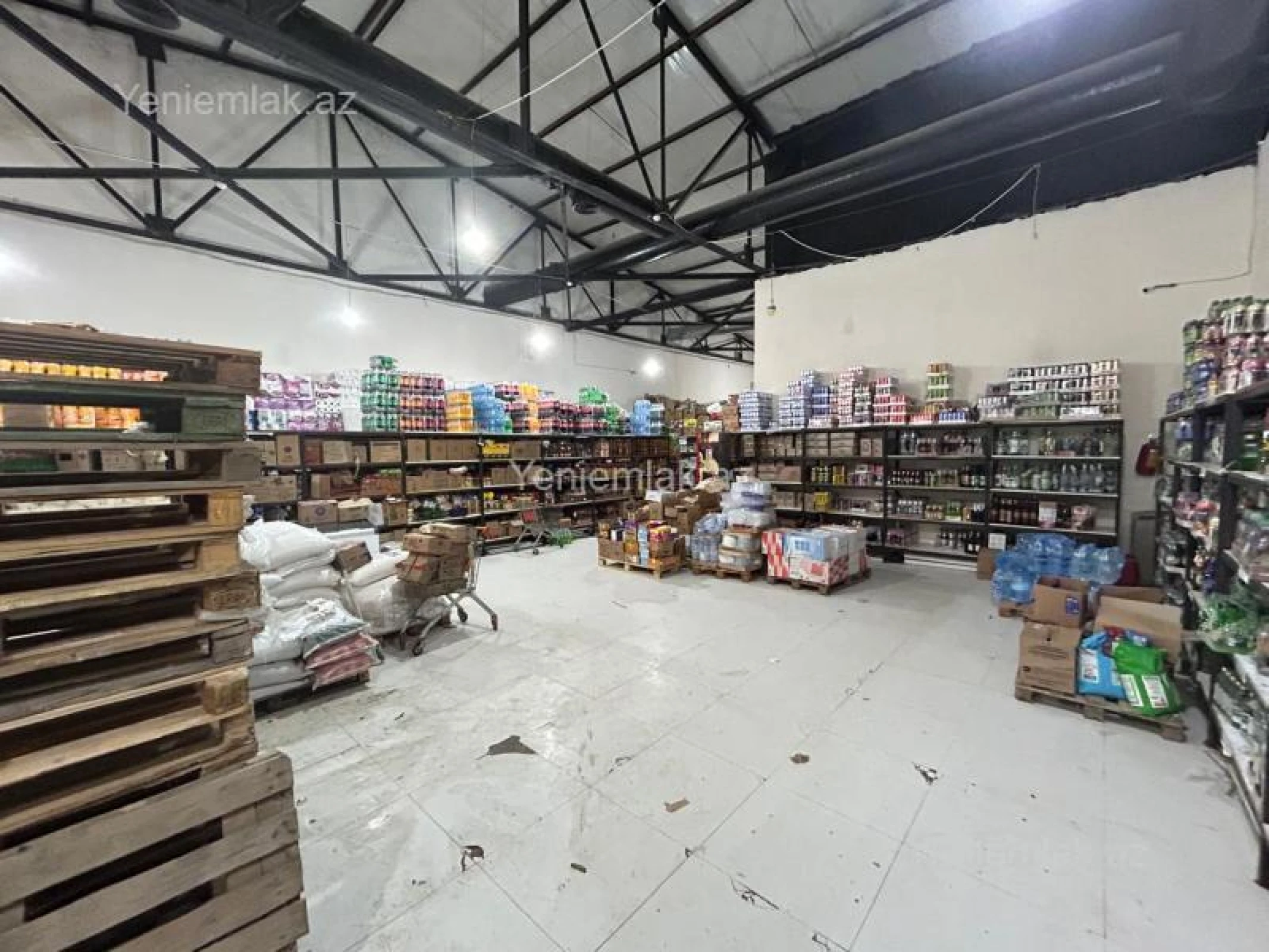 Satılır 4 otaqlı obyekt 1370 m²