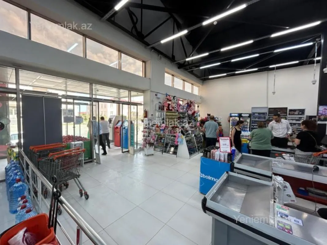 Satılır 4 otaqlı obyekt 1370 m²