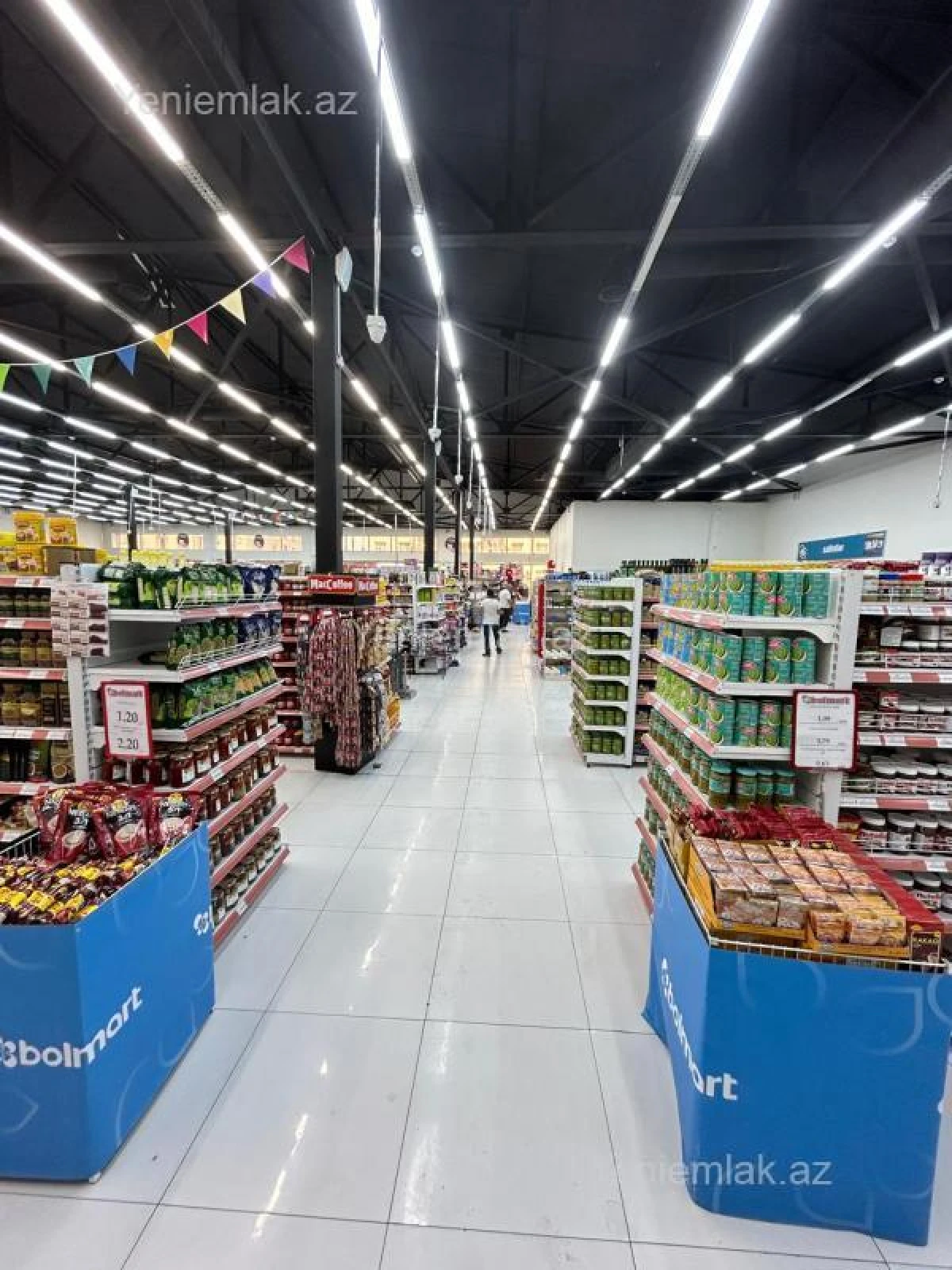 Satılır 4 otaqlı obyekt 1370 m²