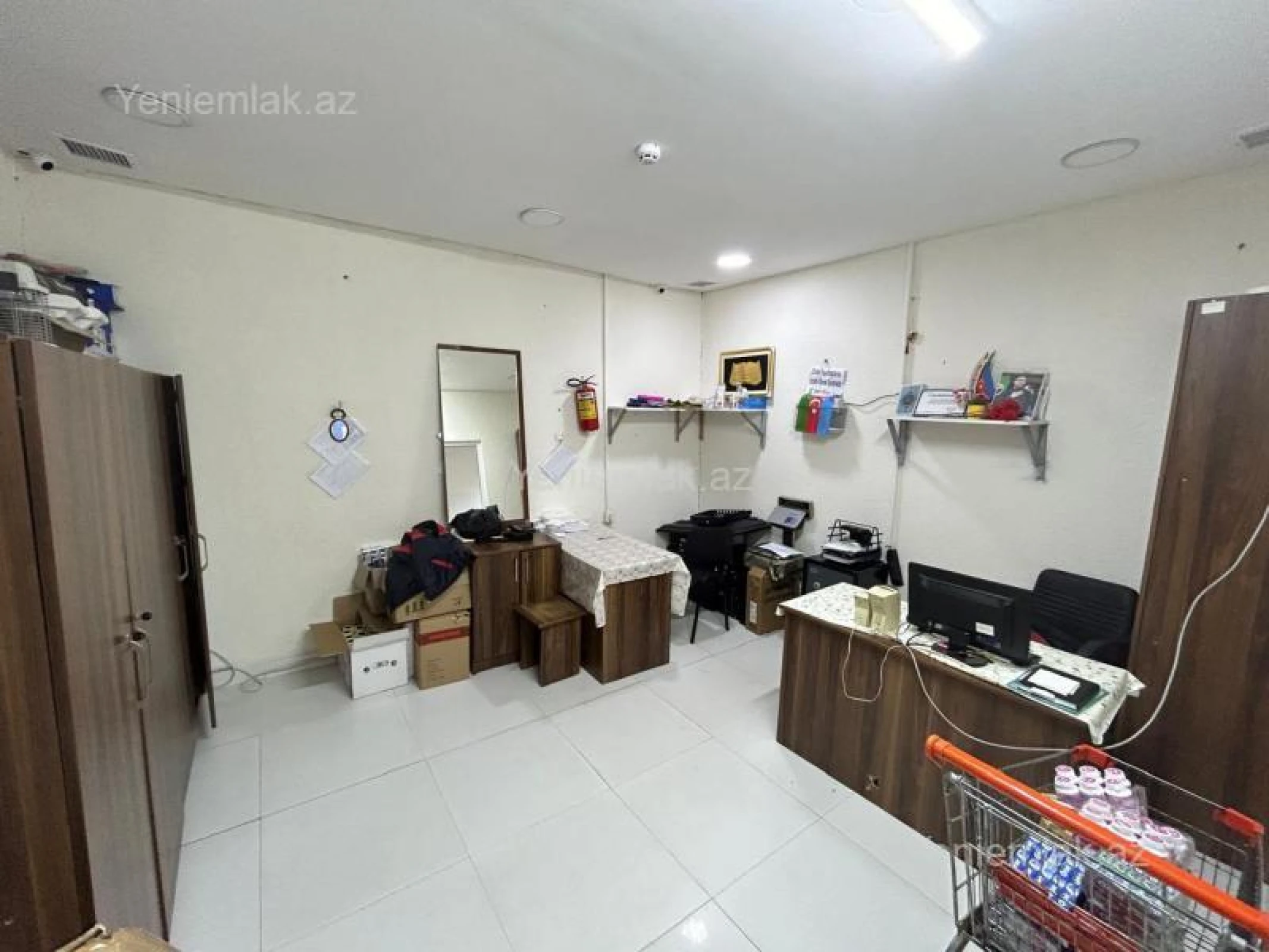 Satılır 4 otaqlı obyekt 1370 m²