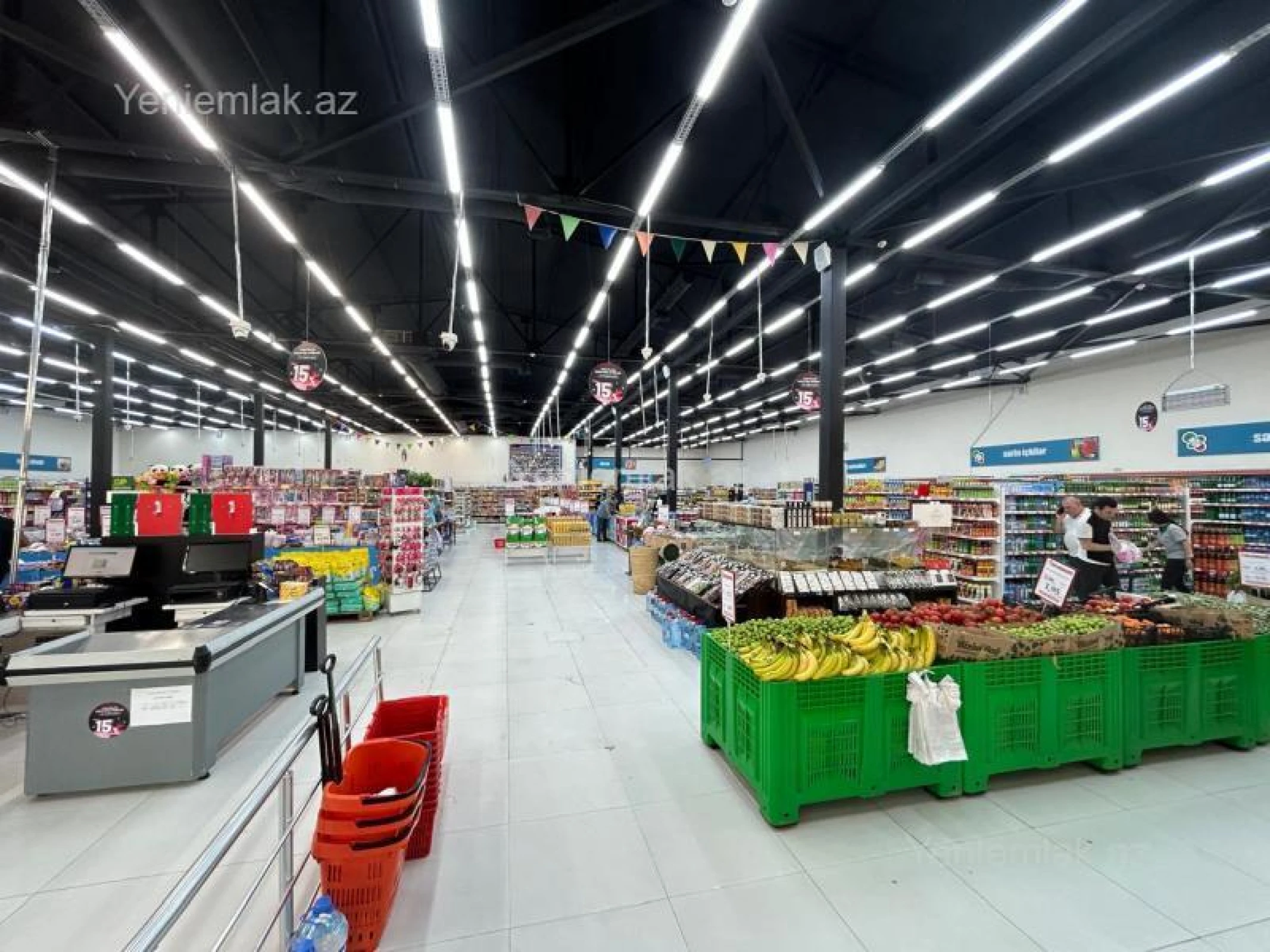 Satılır 4 otaqlı obyekt 1370 m²