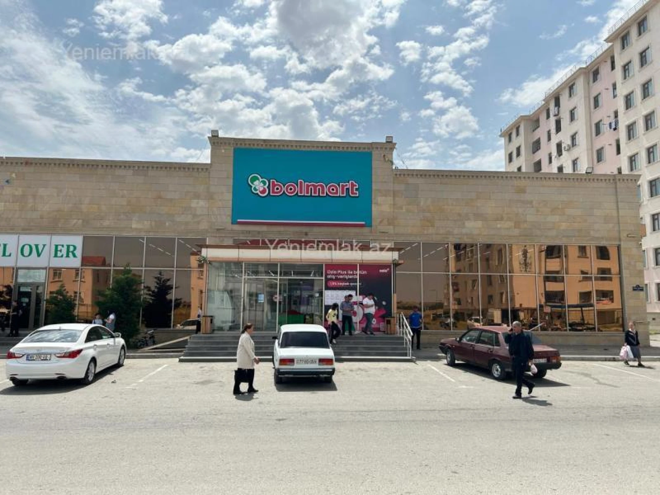 Satılır 4 otaqlı obyekt 1370 m²