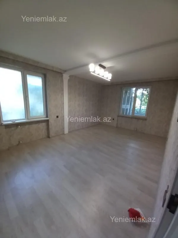 Satılır 3 otaqlı köhnə tikili 92 m²