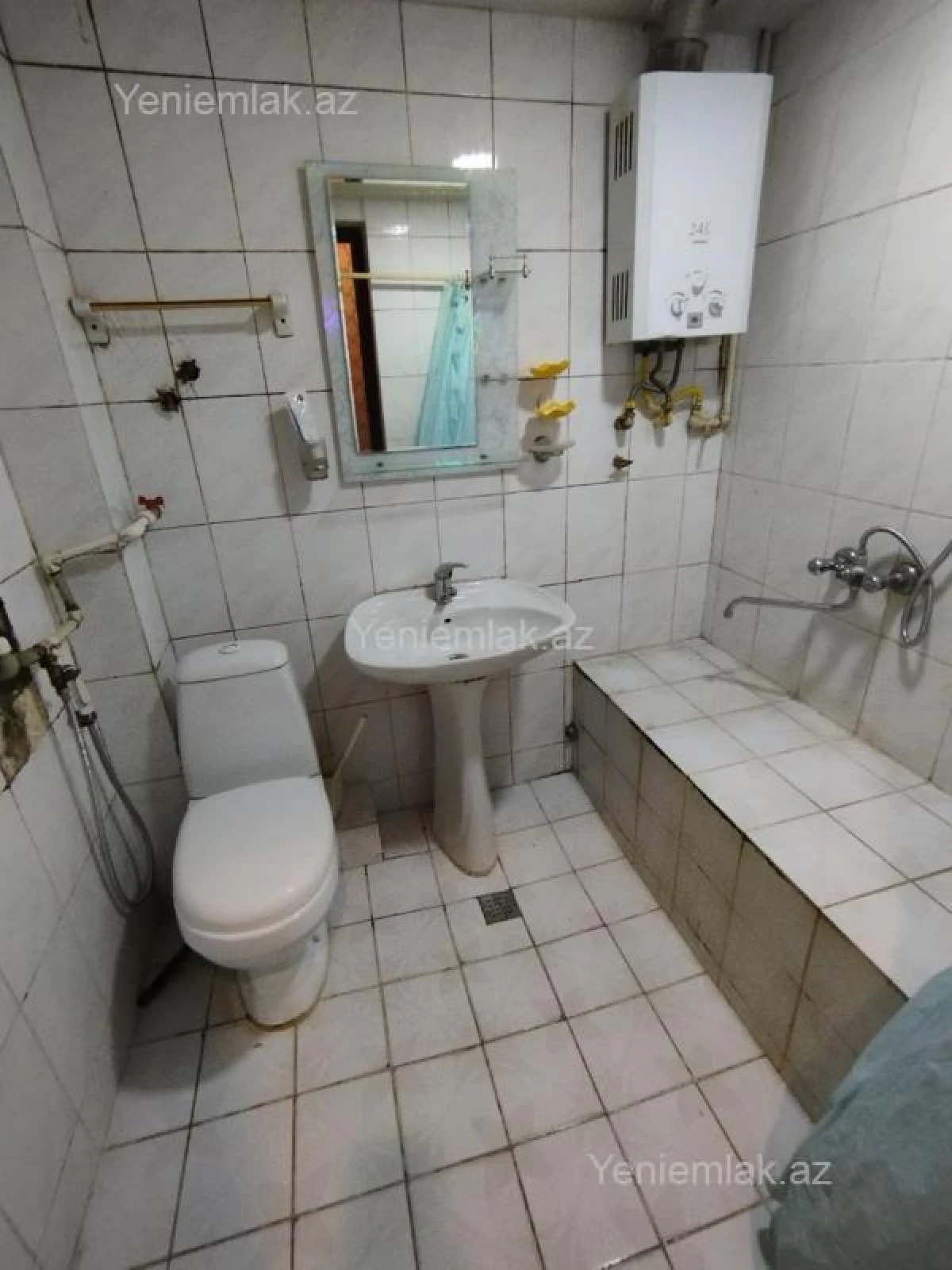 Satılır 3 otaqlı köhnə tikili 75 m²