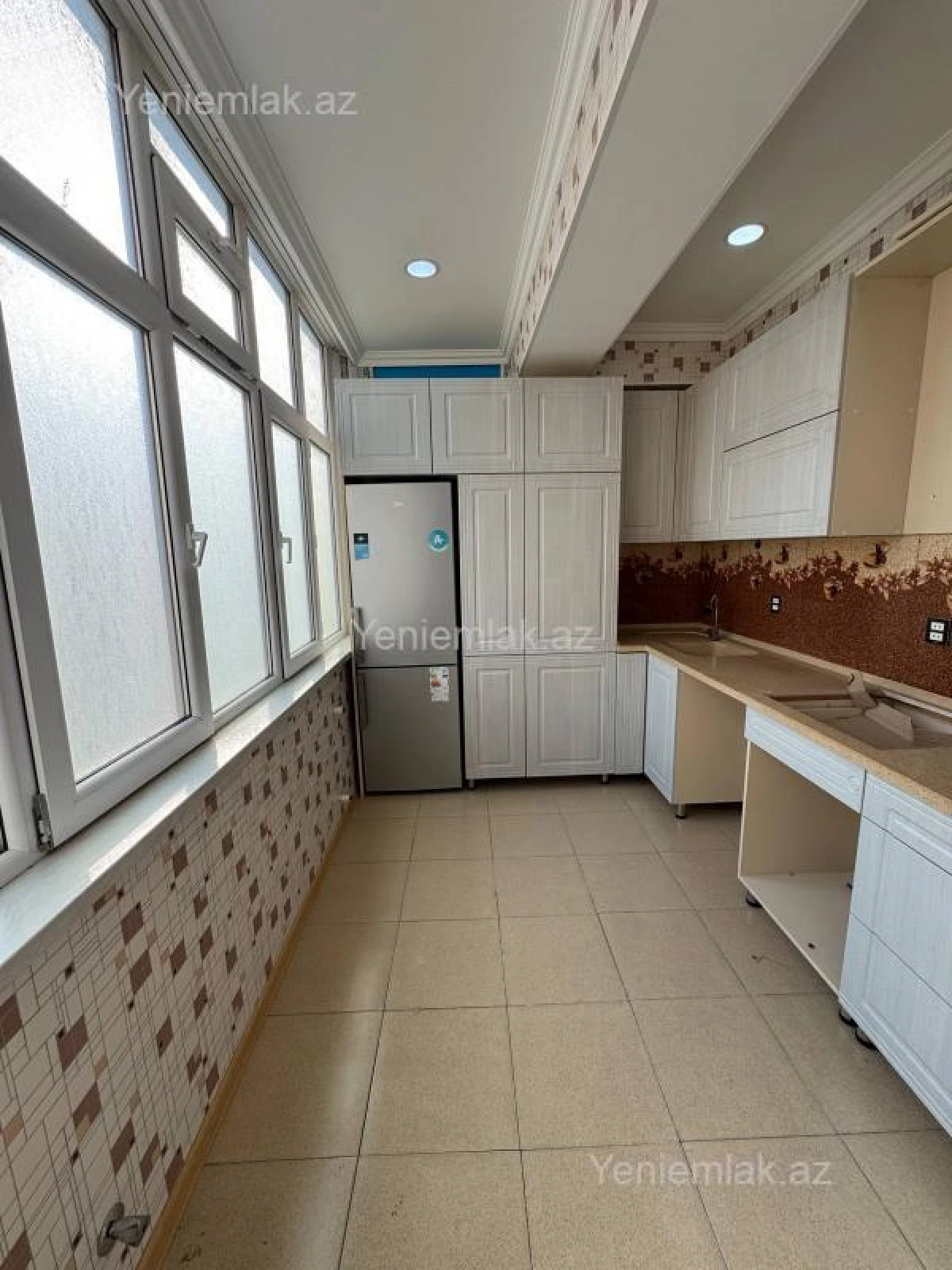 Satılır 3 otaqlı yeni tikili 75 m²